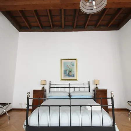 Appartement Palazzo 1500 Frescobaldi - Piano Nobile X 5 - A Casa Di Alfonso Ferrara
