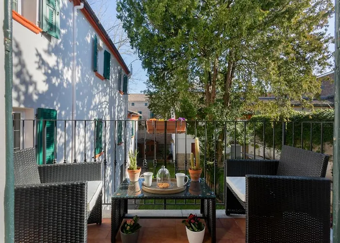 Palazzo 1500 Frescobaldi - Piano Nobile X 5 - A Casa Di Alfonso Apartman *